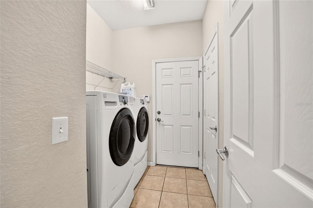 For Sale: $349,900 (4 beds, 2 baths, 2386 Square Feet)