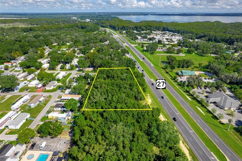 待售: $700,000 (1.67 acres)