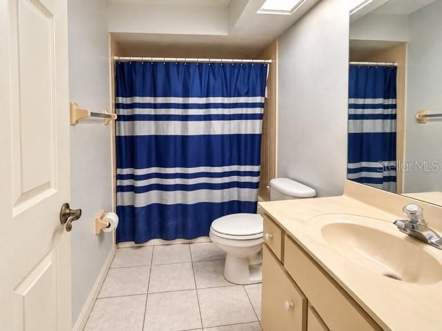 En Venta: $284,900 (4 camas, 3 baños, 1979 Pies cuadrados)