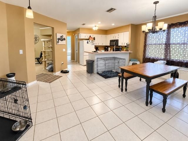 En Venta: $284,900 (4 camas, 3 baños, 1979 Pies cuadrados)