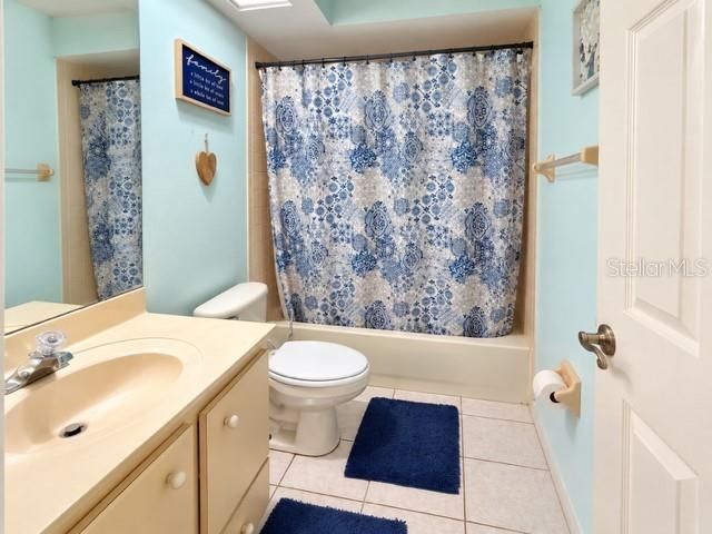 En Venta: $284,900 (4 camas, 3 baños, 1979 Pies cuadrados)