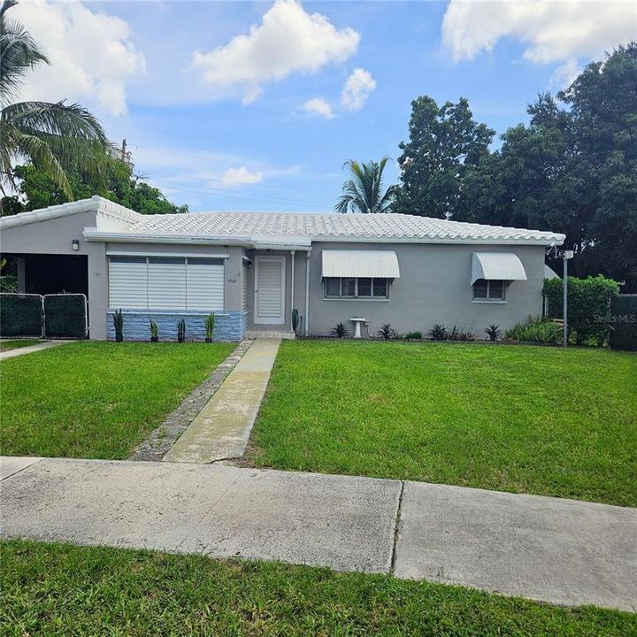 En Venta: $717,000 (3 camas, 2 baños, 1527 Pies cuadrados)