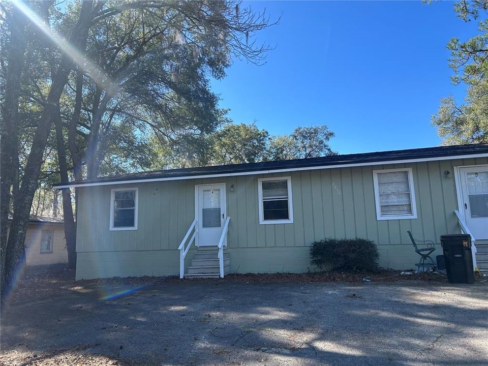 For Rent: $1,150 (2 beds, 1 baths, 1620 Square Feet)