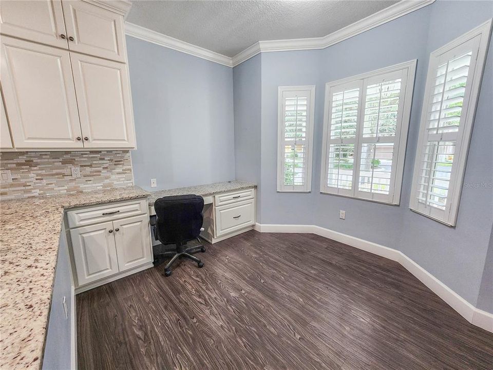 For Sale: $498,000 (3 beds, 2 baths, 2561 Square Feet)