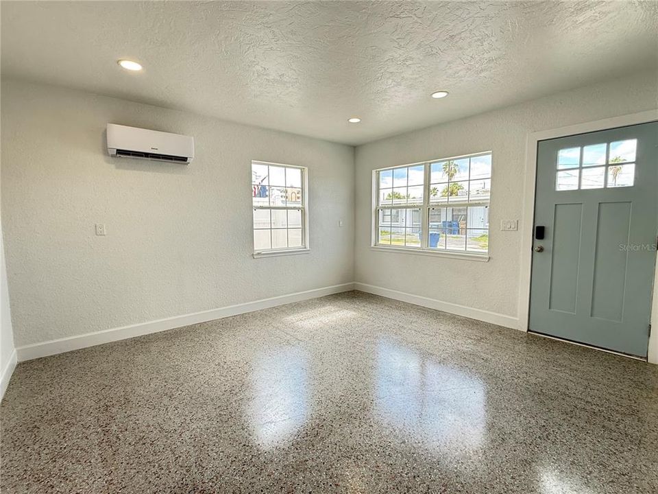 For Rent: $2,000 (1 beds, 1 baths, 646 Square Feet)