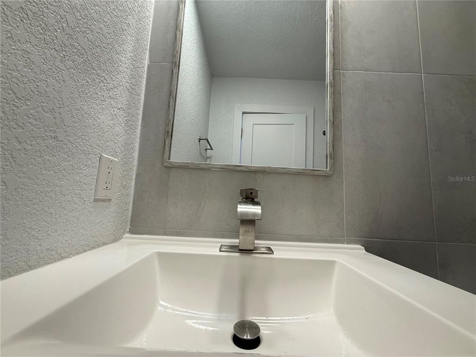 For Rent: $2,000 (1 beds, 1 baths, 646 Square Feet)