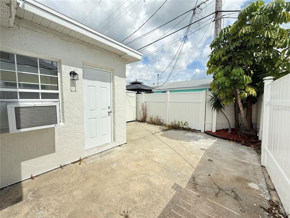 For Rent: $2,000 (1 beds, 1 baths, 646 Square Feet)