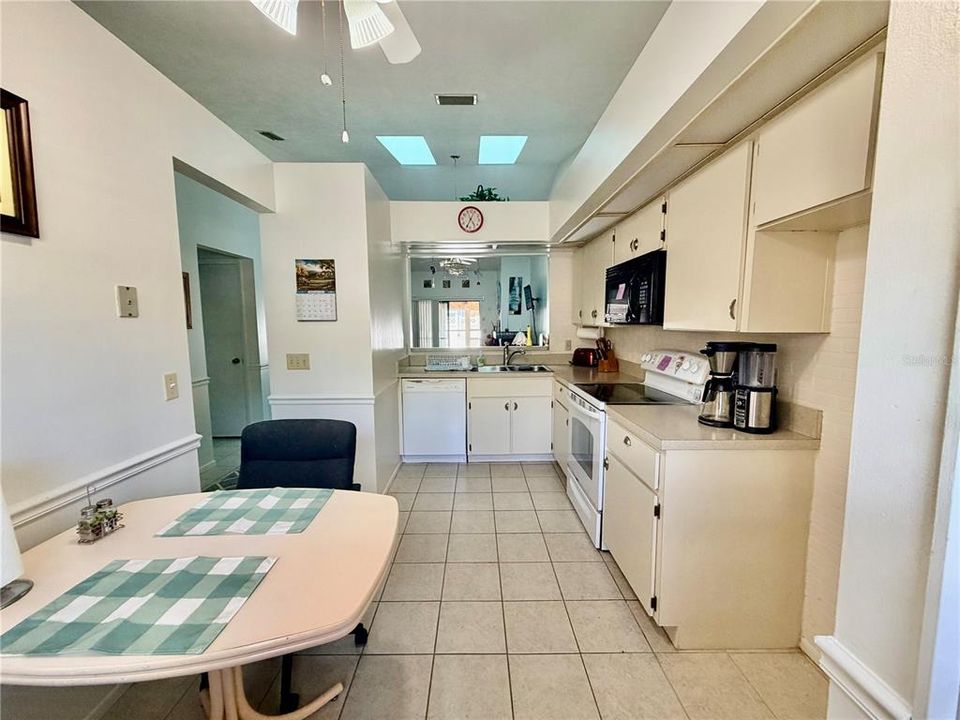 For Sale: $199,900 (2 beds, 2 baths, 1060 Square Feet)