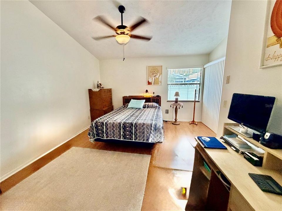 For Sale: $199,900 (2 beds, 2 baths, 1060 Square Feet)