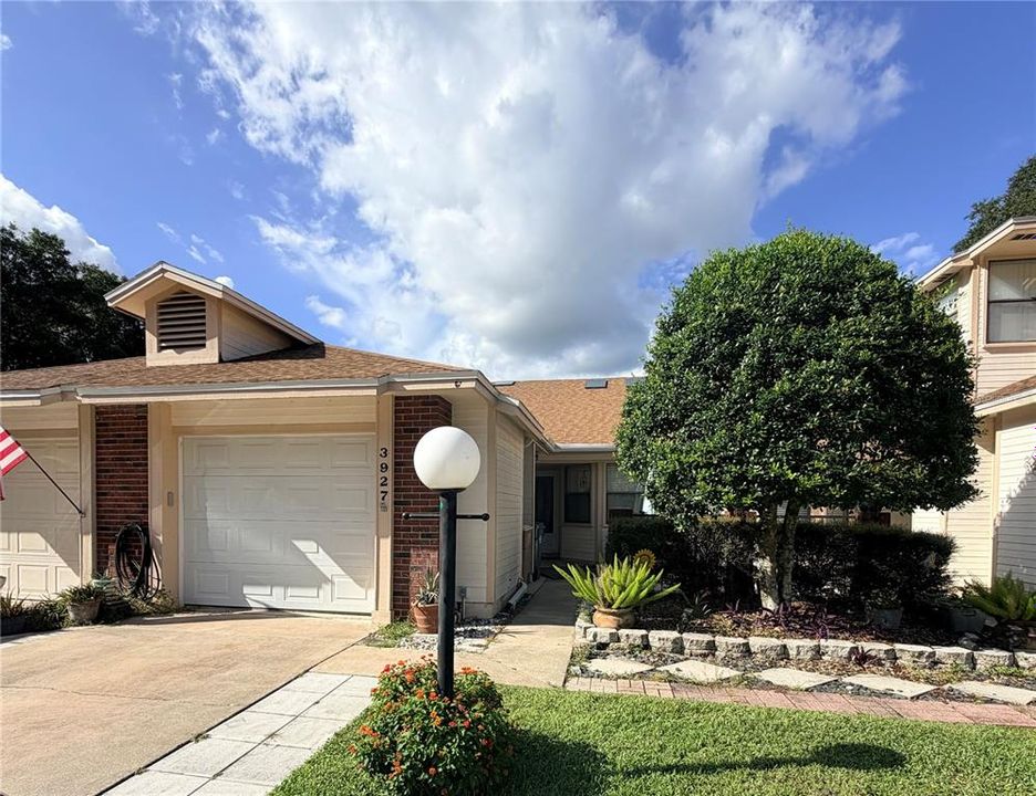 For Sale: $199,900 (2 beds, 2 baths, 1060 Square Feet)