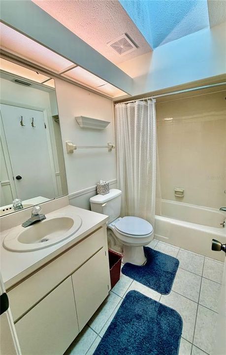 For Sale: $199,900 (2 beds, 2 baths, 1060 Square Feet)