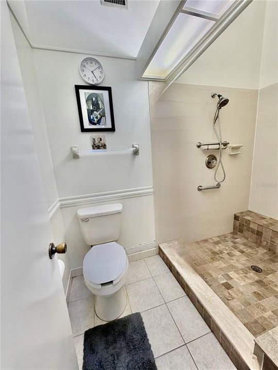 For Sale: $199,900 (2 beds, 2 baths, 1060 Square Feet)