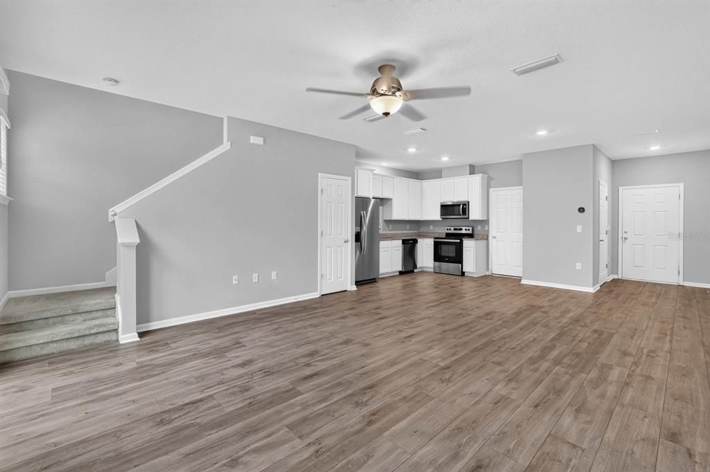 For Sale: $250,000 (2 beds, 1 baths, 1168 Square Feet)