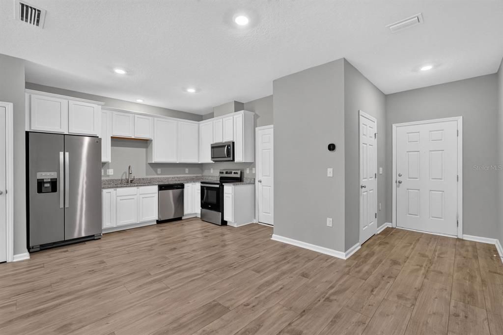 For Sale: $250,000 (2 beds, 1 baths, 1168 Square Feet)