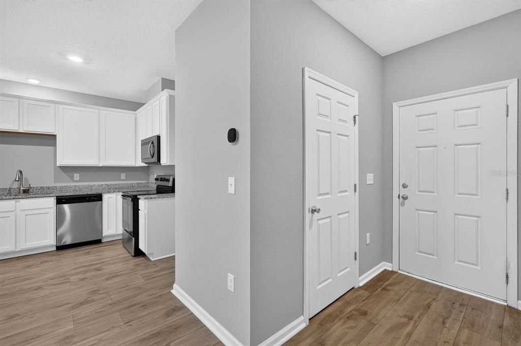 For Sale: $250,000 (2 beds, 1 baths, 1168 Square Feet)
