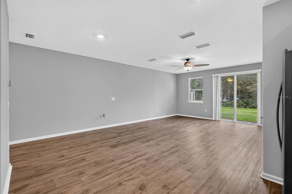 For Sale: $250,000 (2 beds, 1 baths, 1168 Square Feet)