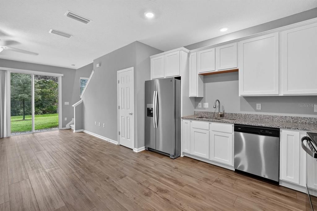For Sale: $250,000 (2 beds, 1 baths, 1168 Square Feet)