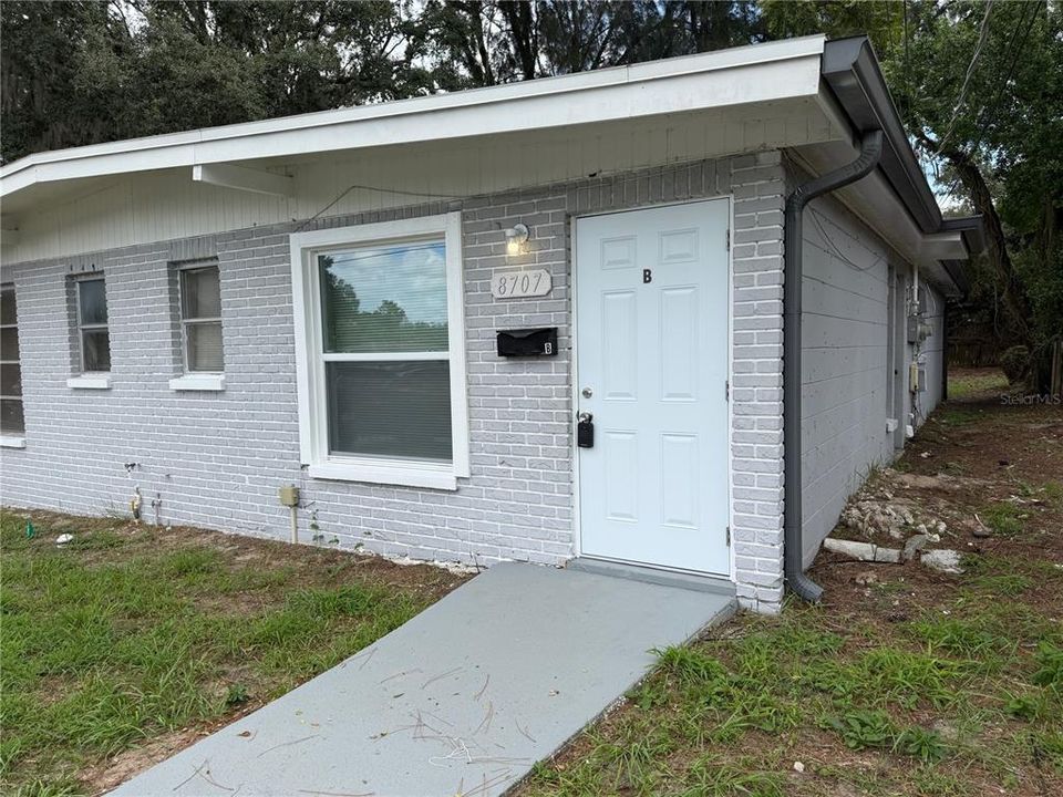 For Rent: $1,400 (2 beds, 1 baths, 808 Square Feet)
