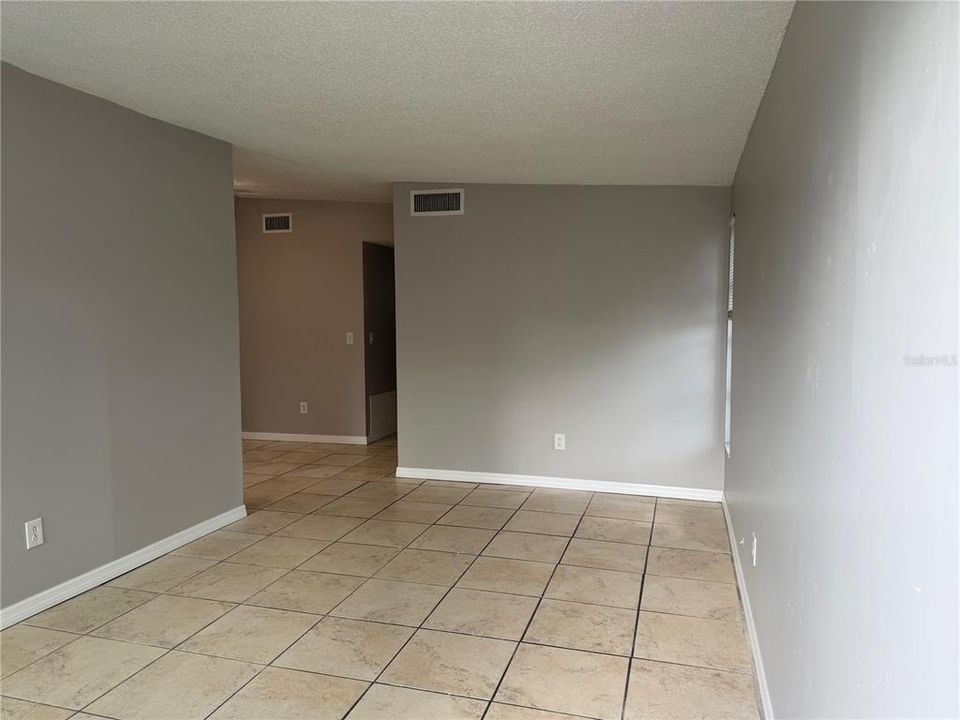 For Rent: $1,400 (2 beds, 1 baths, 808 Square Feet)