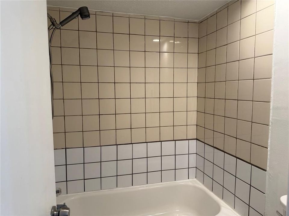 For Rent: $1,400 (2 beds, 1 baths, 808 Square Feet)