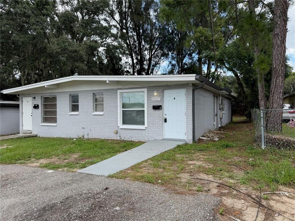 For Rent: $1,400 (2 beds, 1 baths, 808 Square Feet)