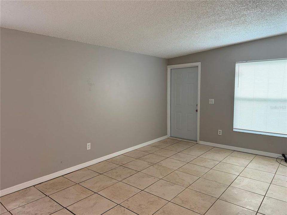 For Rent: $1,400 (2 beds, 1 baths, 808 Square Feet)