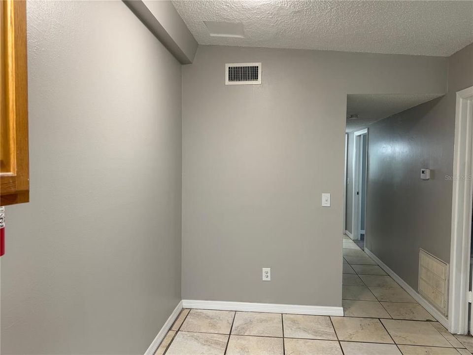 For Rent: $1,400 (2 beds, 1 baths, 808 Square Feet)