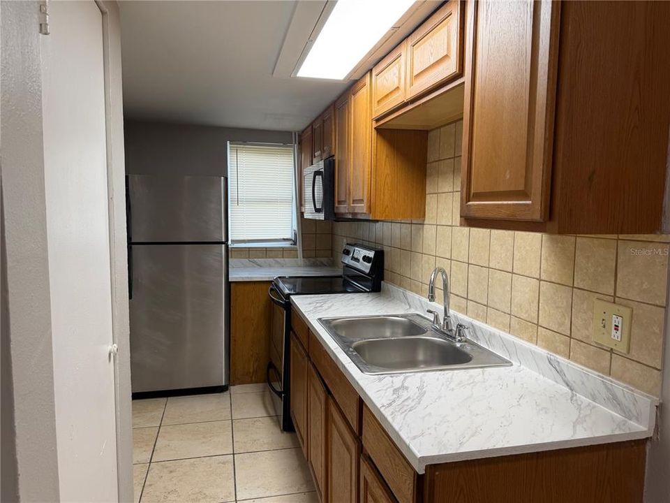 For Rent: $1,400 (2 beds, 1 baths, 808 Square Feet)