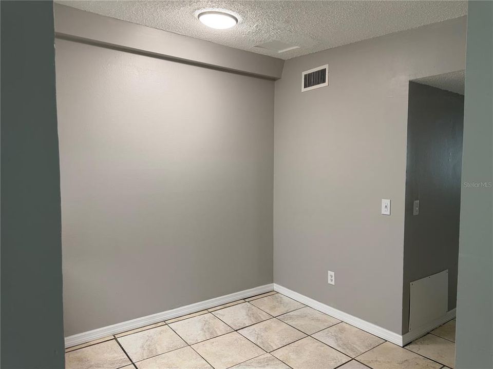 For Rent: $1,400 (2 beds, 1 baths, 808 Square Feet)