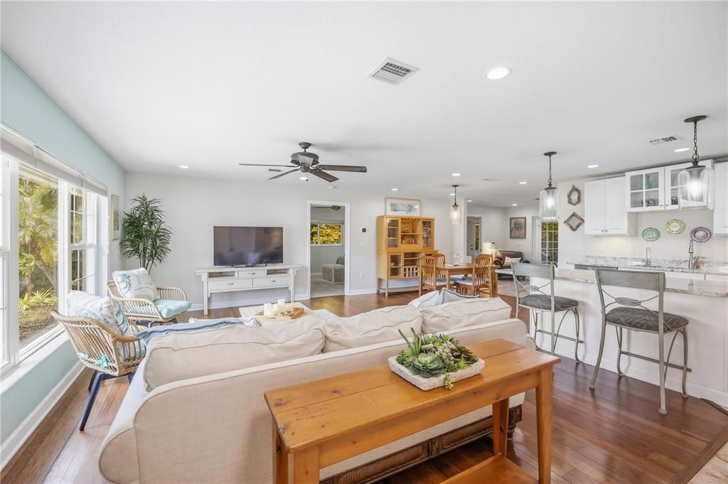 For Sale: $925,000 (2 beds, 2 baths, 1478 Square Feet)