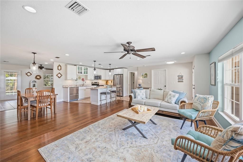 For Sale: $925,000 (2 beds, 2 baths, 1478 Square Feet)