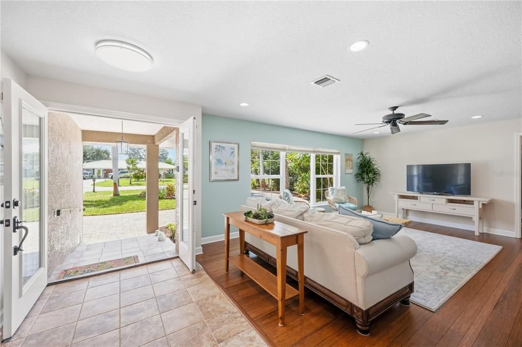 For Sale: $925,000 (2 beds, 2 baths, 1478 Square Feet)