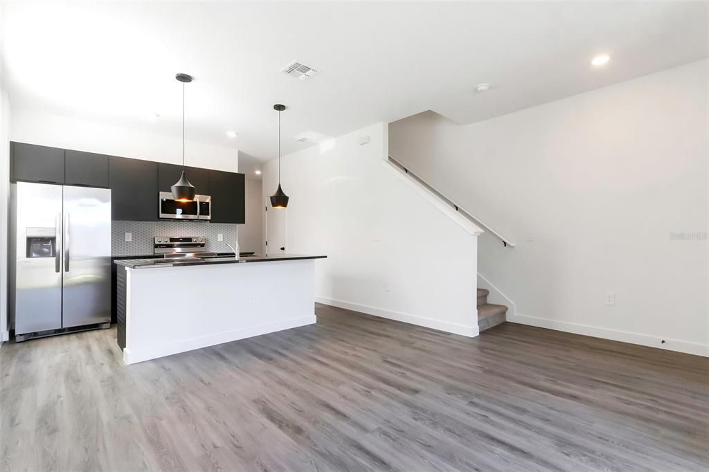 For Sale: $340,000 (3 beds, 3 baths, 1372 Square Feet)
