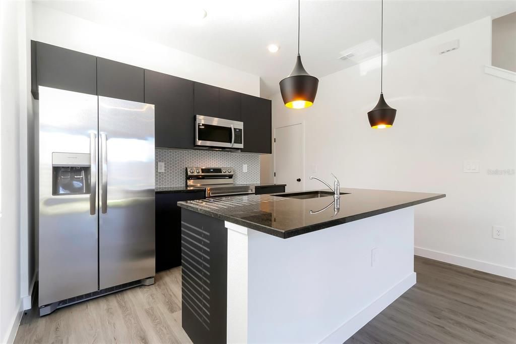 For Sale: $340,000 (3 beds, 3 baths, 1372 Square Feet)