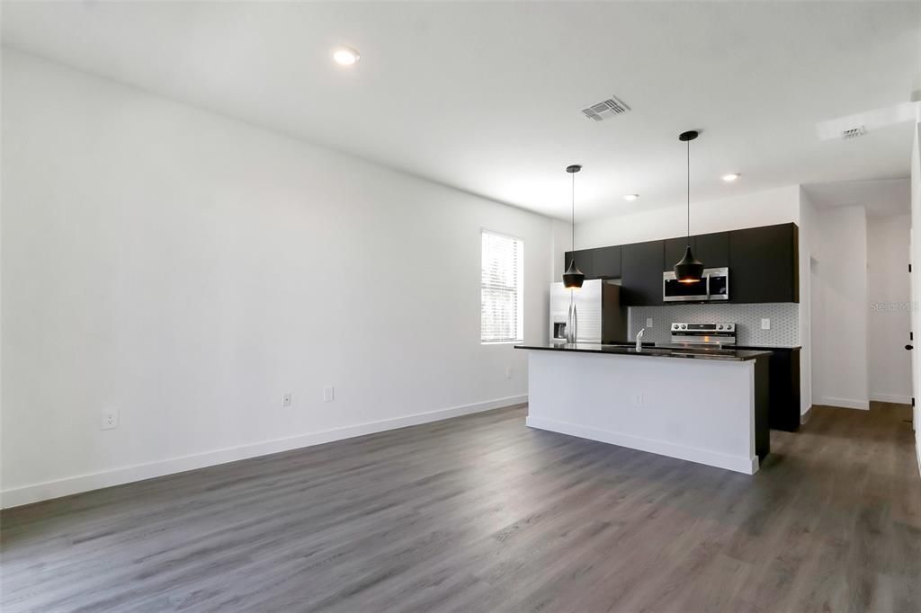 For Sale: $340,000 (3 beds, 3 baths, 1372 Square Feet)