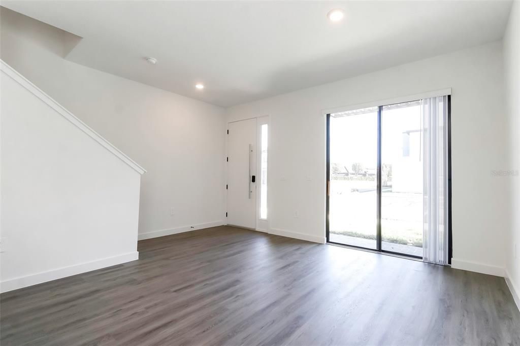 For Sale: $340,000 (3 beds, 3 baths, 1372 Square Feet)