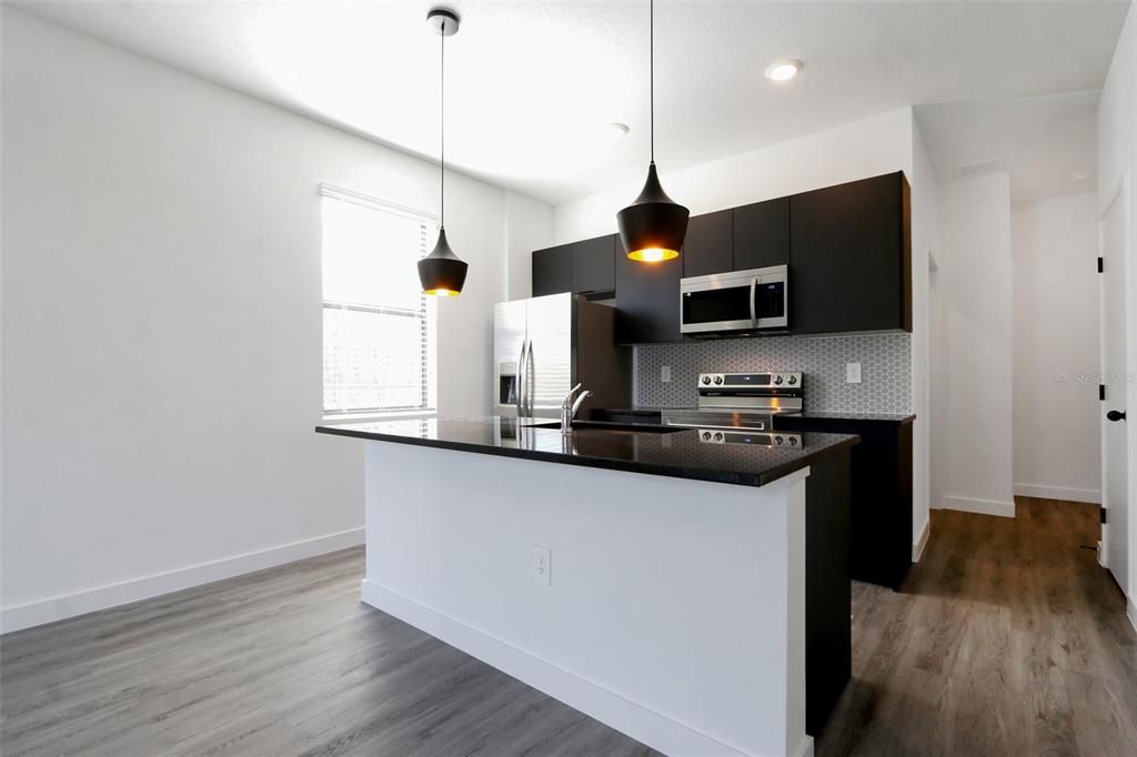 For Sale: $340,000 (3 beds, 3 baths, 1372 Square Feet)