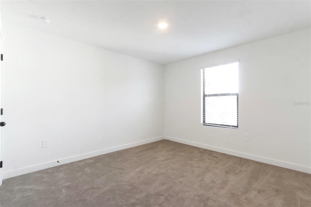 For Sale: $340,000 (3 beds, 3 baths, 1372 Square Feet)