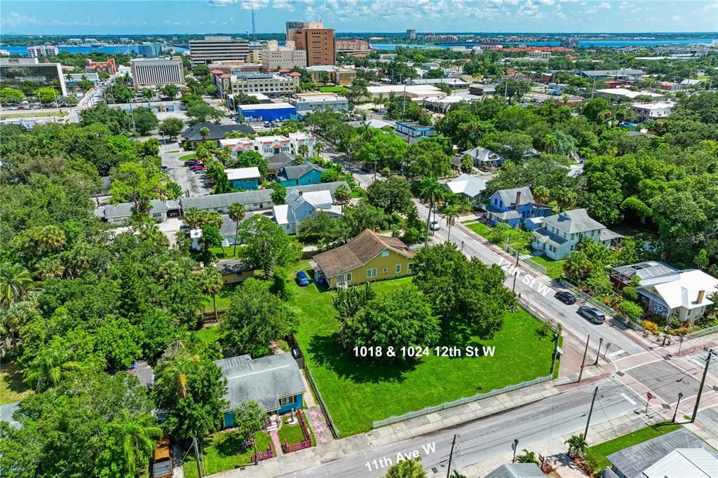 На продажу: $599,000 (0.31 acres)