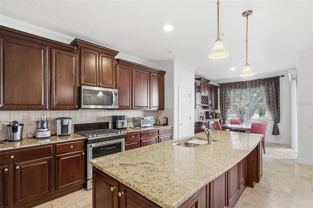For Sale: $505,000 (4 beds, 4 baths, 2837 Square Feet)