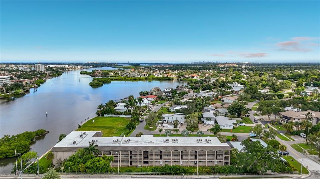 На продажу: $195,000 (2 спален, 2 ванн, 910 Квадратных фут)