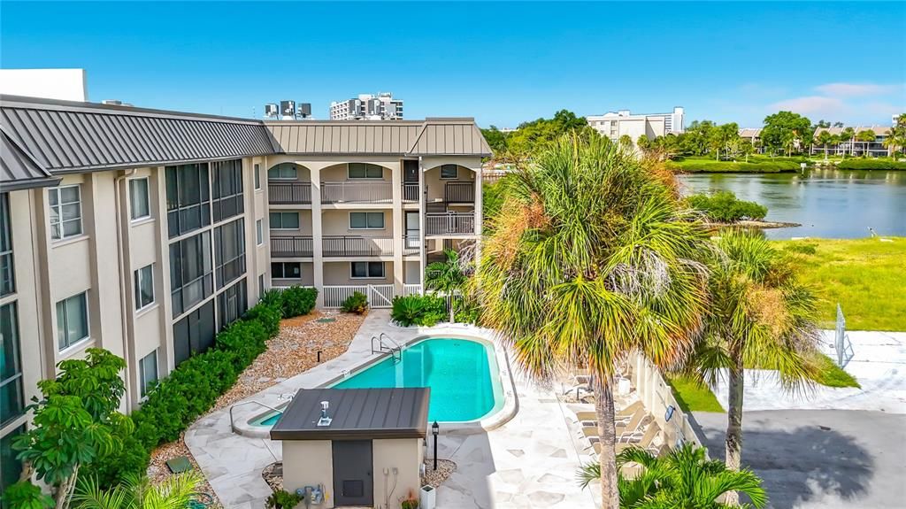 На продажу: $195,000 (2 спален, 2 ванн, 910 Квадратных фут)