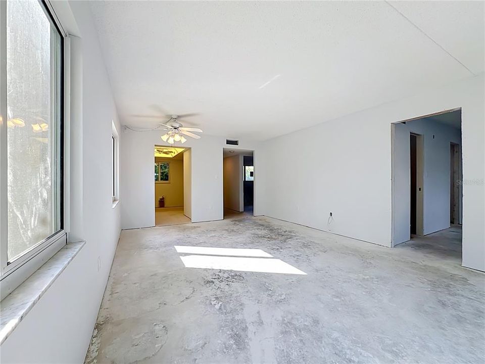 На продажу: $195,000 (2 спален, 2 ванн, 910 Квадратных фут)