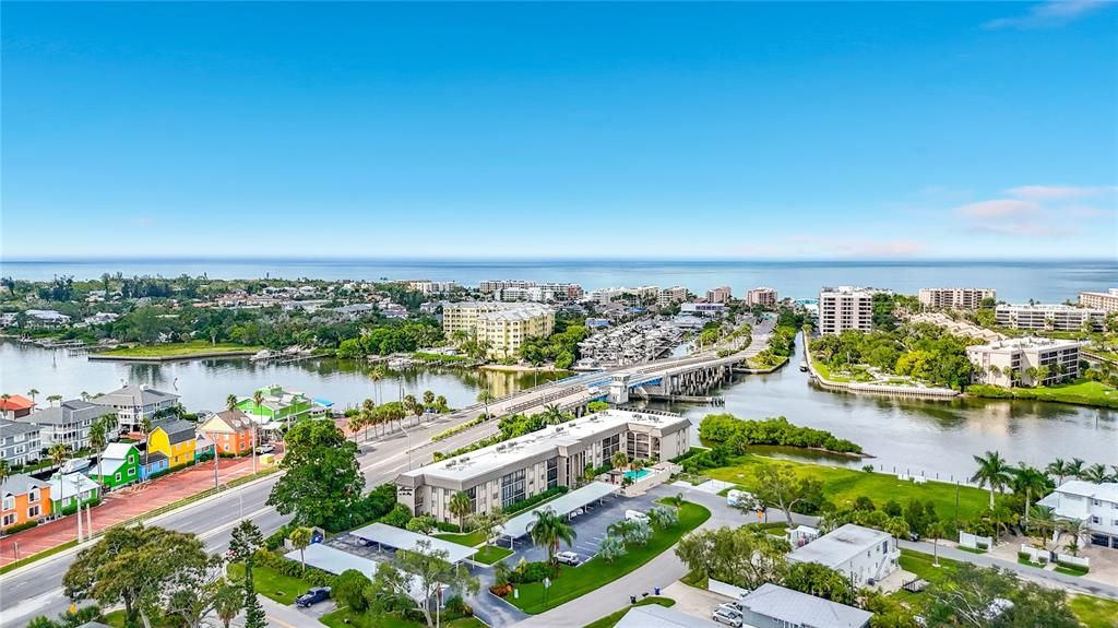 На продажу: $195,000 (2 спален, 2 ванн, 910 Квадратных фут)