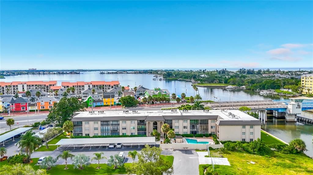 На продажу: $195,000 (2 спален, 2 ванн, 910 Квадратных фут)