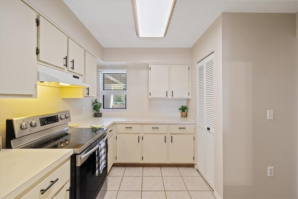 For Sale: $165,000 (2 beds, 2 baths, 1146 Square Feet)