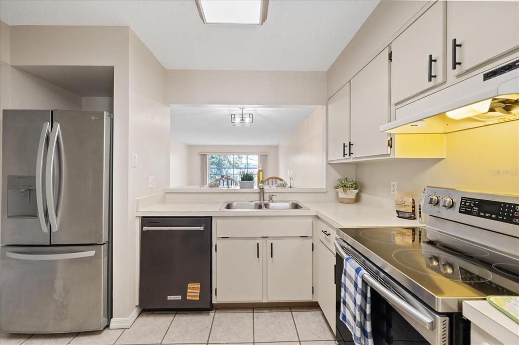 For Sale: $165,000 (2 beds, 2 baths, 1146 Square Feet)