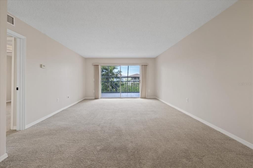 For Sale: $165,000 (2 beds, 2 baths, 1146 Square Feet)