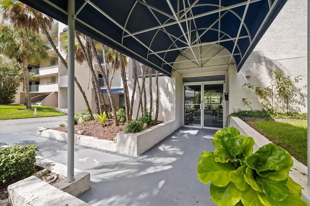 For Sale: $165,000 (2 beds, 2 baths, 1146 Square Feet)