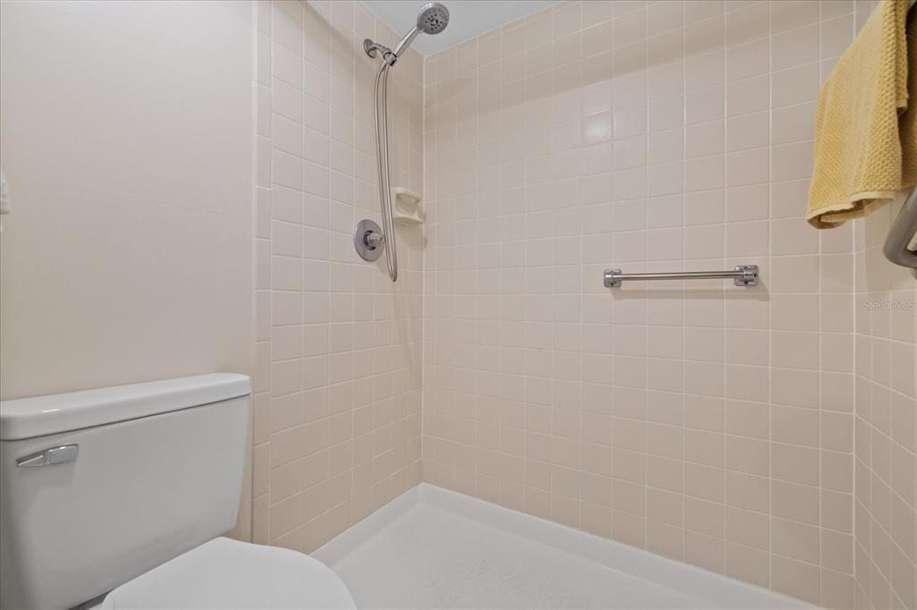 For Sale: $165,000 (2 beds, 2 baths, 1146 Square Feet)